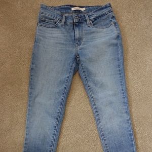 Levi’s Women’s 711 Ankle Skinny Jeans (W26/L27)